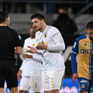 Η ΑΕΚ πρώτη σε κίτρινες κάρτες στο Big5: Έχει όσες ΠΑΟΚ και Ολυμπιακός μαζί!