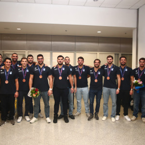 Η άφιξη της Εθνικής πόλο ανδρών με το χάλκινο μετάλλιο - Το video του Athletiko