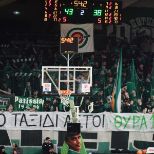 Πανό της Θύρας 13 για τους αδικοχαμένους οπαδούς του ΠΑΟΚ (photo)