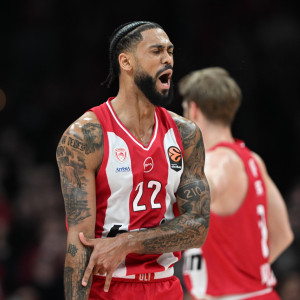 Τρομερός Ολυμπιακός στο πρώτο δεκάλεπτο κόντρα στην Μπαρτσελόνα - Ρεσιτάλ Βεζένκοφ με 12 πόντους!