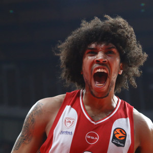 Το τρομερό κάρφωμα του Γουόρντ που ξεσήκωσε το ΣΕΦ (video)