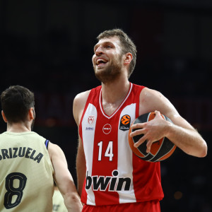 Τρομερός Ολυμπιακός στο πρώτο δεκάλεπτο κόντρα στην Μπαρτσελόνα - Ρεσιτάλ Βεζένκοφ με 12 πόντους!