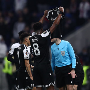 Ο ΠΑΟΚ ισοφάρισε με τον Μεϊτέ που δεν πανηγύρισε κα ύψωσε τη φανέλα με το «12» (video)