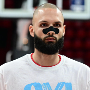 Τι είναι αυτό που φοράει στη μύτη του ο Εβάν Φουρνιέ