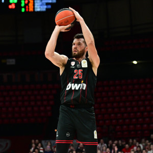 Ο «μισός» Ολυμπιακός με MVP τον Πίτερς κέρδισε άνετα το Περιστέρι για το 16/16 στην GBL