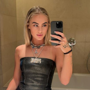 Τι το ήθελε - Η πιο εντυπωσιακή παίκτρια στον κόσμο πήγε να μιμηθεί τον Ροναλντίνιο και σακάτεψε έναν καμεραμάν (video)