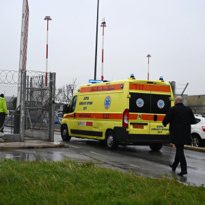 Έφτασε στη Θεσσαλονίκη το αεροπλάνο με τους δύο τραυματίες του ΠΑΟΚ