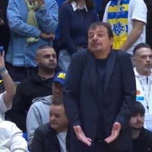 Χειρονομίες και ύβρεις κατά την αποχώρηση του Αταμάν από το γήπεδο της Μακάμπι