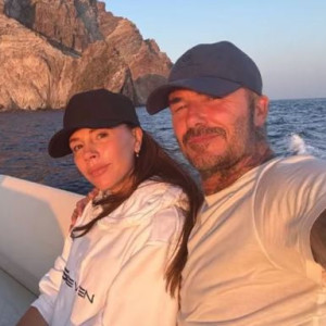 Δεν περιμέναμε να το δούμε από τον Ντέιβιντ Μπέκαμ - Η Βικτόρια τον... ξεμπρόστιασε για την συνήθειά του στον ύπνο (photo)