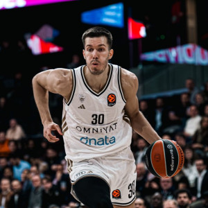 Σαρωτική Ντουμπάι, έκανε... βόλτα στο Παρίσι