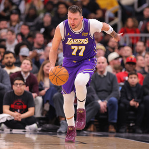 Ο 46άρης Ντόντσιτς οδήγησε τους Λέικερς, χτίζουν σερί οι Καβαλίερς