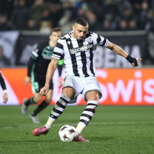 Με πέναλτι του Γιακουμάκη ο ΠΑΟΚ «κλειδώνει» τη σπουδαία νίκη απέναντι στη Μπέτις (video)