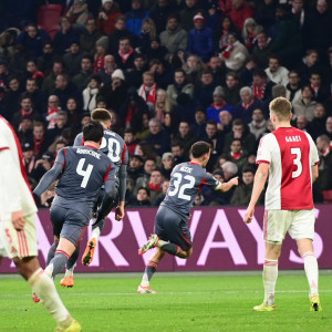 Με τρομερή κεφαλιά του Έσε ο Ολυμπιακός πήρε και πάλι το προβάδισμα (video)