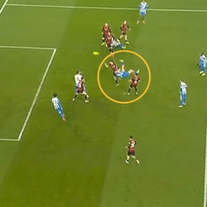 Babis is flying - Πόσο ψηλά πήδηξε ο Κωστούλας για να σκοράρει με ανάποδο ψαλίδι;