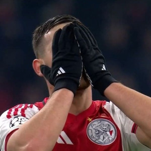 «Άγγιξε» το γκολ ο Άγιαξ με τον Γκλουκ (video)