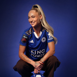 Η Αλίσια Λέμαν φόρεσε γόβα και πήγε στη Λέστερ (videos)