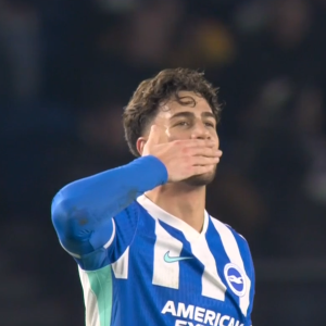 Ο Κωστούλας πέτυχε γκολάρα και έστειλε μήνυμα στους οπαδούς της Μπράιτον στα ελληνικά (video)