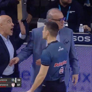 Λυκογιαννης και Μπαρτζώκας τα είπαν σε έντονο ύφος εν ώρα αγώνα: «Ακούς τι σου λέω; Πρόσεχε» (video)