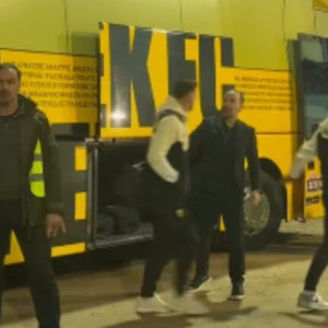 Με αποθέωση στον Γιόβιτς η υποδοχή της ΑΕΚ στην Τρίπολη (video)