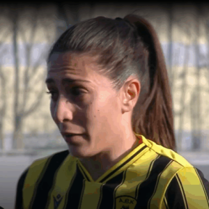 Δακρυσμένη η Καπνίση μετά την επίθεση κουκουλοφόρων: «Οι συναθλήτριές μου τραμπουκίστηκαν, οι φίλαθλοί μας ξυλοκοπήθηκαν»