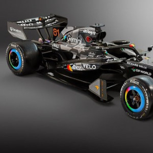 Αυτή είναι η «μαύρη» McLaren για το shakedown της Formula 1 στη Βαρκελώνη