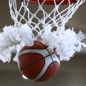 Χειροπέδες σε γνωστό μπασκετμπολίστα: Οδηγούσε μεθυσμένος επί 300 μ. στις γραμμές του τρένου