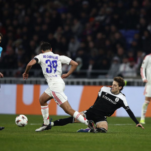 Ο Κωνσταντέλιας αποβλήθηκε και χάνει το πρώτο ματς των playoffs του Europa League