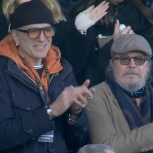 Τι κάνουν δυο σταρ του Hollywood σε αγώνα δεύτερης κατηγορίας στην Αγγλία