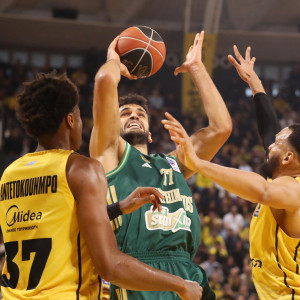 Δεν βγήκε από τα αποδυτήρια του Παναθηναϊκού για το δεύτερο ημίχρονο ο Γιουρτσέβεν