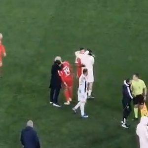 Ο Μουρίνιο προσπάθησε να παρηγορήσει τον Παυλίδη για το χαμένο πέναλτι (video)