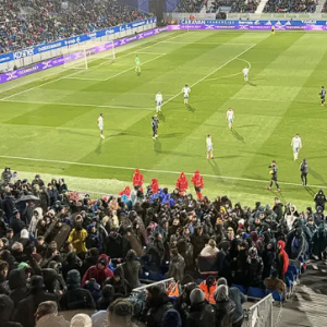 Απίστευτο περιστατικό στην Ισπανία: Οπαδός τραυματίστηκε από ένα... τραπέζι!