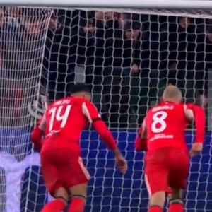 Πολύ άτυχος ο Παυλίδης, θύμισε... Τέρι και χάρισε ένα πέναλτι - «blooper» (video)