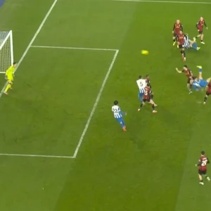 Ο Κωστούλας με αδιανόητο ανάποδο «ψαλιδάκι» ισοφάρισε για την Μπράιτον (video)