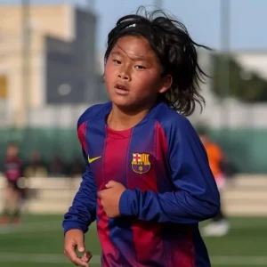 Ο 11χρονος Ιάπωνας θυμίζει τον Μέσι και έχει ξετρελάνει την Μπαρτσελόνα (video)