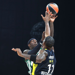 Ο Ναν απάντησε με... δεικτικό τρόπο στην προοπτική να έρθει ο Χέιζ-Ντέιβις στην Ευρώπη ως ο πιο ακριβοπληρωμένος