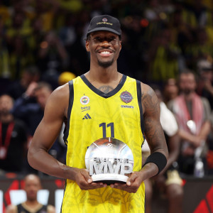 Ο Χόρτον-Τάκερ στο Athletiko για τον Χέιζ-Ντέιβις: «Θα κάνει πολύ καλό δίδυμο με τον Ναν»