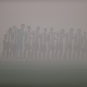 Ενός λεπτού σιγή σε θολό τοπίο πριν το ΑΕΚ-Ολυμπιακός για τις τραγωδίες σε Ρουμανία και Τρίκαλα (video)