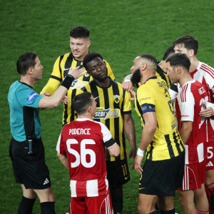 Ξένος αναλυτής διαιτησίας πήρε θέση για το πέναλτι στο ΑΕΚ - Ολυμπιακός: «Δεν έπρεπε να παρέμβει ο VAR»