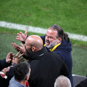 Επεισόδιο Ηλιόπουλου με Καραπαπά και τους διαιτητές μετά το ΑΕΚ-Ολυμπιακός! (video)