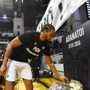 Η μπασκετική οικογένεια του ΠΑΟΚ τίμησε την μνήμη των 7 αδικοχαμένων οπαδών του (videos)