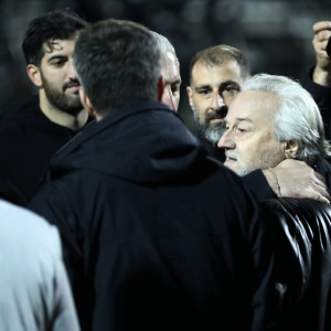 Ένταση με Κομπότη την στιγμή των δηλώσεων του Νίκου Παπαδόπουλου (video)