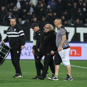 Ποια είναι η γυναίκα που χτύπησε το τύμπανο στο κέντρο της Τούμπας (photos)