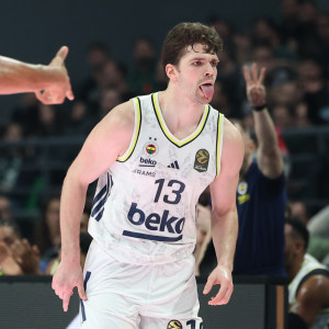 Ο Μπιμπέροβιτς είναι μια επίθεση... μόνος του για την Φενέρμπαχτσε κόντρα στον Παναθηναϊκό