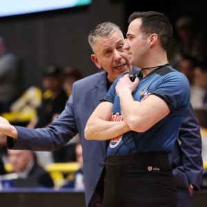 Εκτός εαυτού ο Παπαθεοδώρου: «Δε σε φοβόμαστε ούτε εγώ ούτε το Μαρούσι, δεν εκβιαζόμαστε»