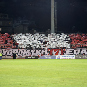 Εντυπωσιακή ατμόσφαιρα στη Λιβαδειά από 2.500 οπαδούς του Ολυμπιακού (photos)