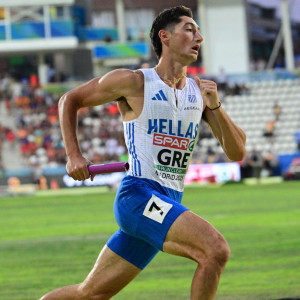 Spikes, μαθηματικά, και ελληνική περηφάνια: ο 21χρονος ομογενής που παίρνει τα ρεκόρ του Κεντέρη