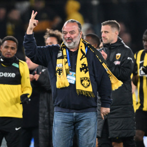 Κανονικά στις Σέρρες ο Ηλιόπουλος - Κοντά στους παίκτες της ΑΕΚ από την εξέδρα