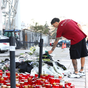 Ο Χόρχε Σάντσες άφησε λουλούδια στο μνημείο θυμάτων του ΠΑΟΚ