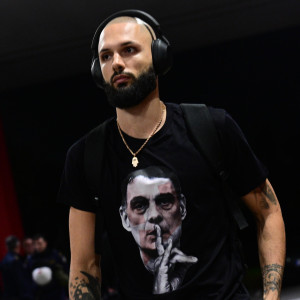 Ο Φουρνιέ φόρεσε μπλουζάκι με τη μορφή του Μπαρτζώκα (video)