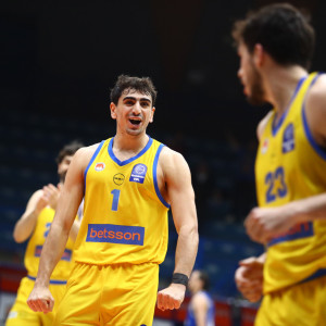 To καταιγιστικό Περιστέρι διέλυσε τον Ηρακλή και... βλέπει Play-Offs